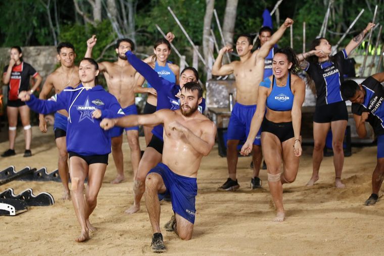 El equipo azul de Conquistadores se impuso en la primera jornada de competencia.