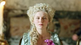 El el film dirigido por Sofia Coppola, Kirsten Dunst le da vida a Maria Antonieta