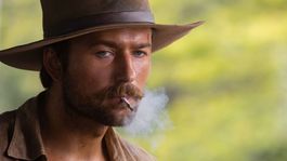 Brandon Sklenar interpreta a Spencer Dutton en 1923