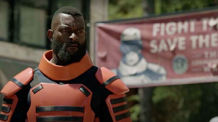 Mercer luce atemorizante en la última temporada de The Walking Dead.