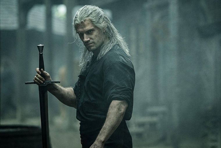 Henry Cavill volverá a tomar una espada como en The Witcher. Henry Cavill volverá a tomar una espada como en The Witcher.