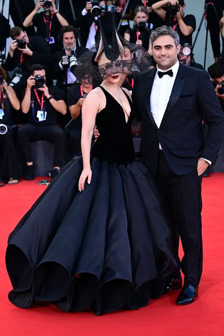 Lady Gaga reconoció que le debe gran parte de su recuperación a su prometido, Michael Polansky, quien le devolvió la sonrisa y las ganas de vivir. Lady Gaga reconoció que le debe gran parte de su recuperación a su prometido, Michael Polansky, quien le devolvió la sonrisa y las ganas de vivir.