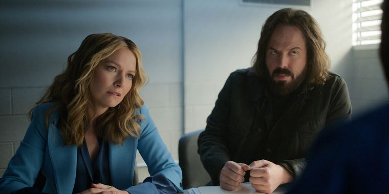Becki Newton como Lorna Crane junto a Angus Sampson como Denis “Cisco” Wojciechowski. Becki Newton como Lorna Crane junto a Angus Sampson como Denis “Cisco” Wojciechowski.