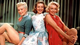 Estrenada en 1953, Cómo casarse con un millonario unió en pantalla a tres de las estrellas más importantes de la era dorada de Hollywood: Lauren Bacall, Betty Grable y Marilyn Monroe