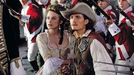 Orlando Bloom y Keira Knightley le dan vida a Will Turner y Elizabeth Swann en Piratas del Caribe.