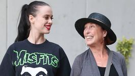 Verónica Forque junto a su hija
