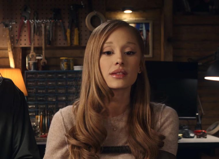 Ariana Grande en el detector de mentiras de Robert De Niro.