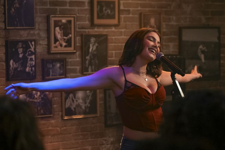 Ella Bright como Hannah Wells en Off Campus. Ella Bright como Hannah Wells en Off Campus.