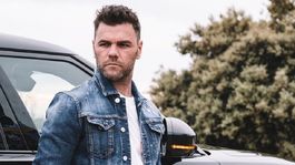 Fonsi Nieto es un expiloto de motociclismo, sobrino de uno de los más reconocidos motociclistas de la historia, Ángel Nieto