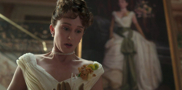 Taissa Farmiga interpreta a Gladys Russell en La edad dorada. Taissa Farmiga interpreta a Gladys Russell en La edad dorada. 