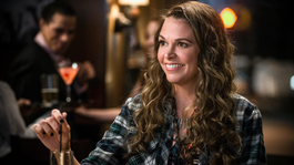 Sutton Foster protagoniza la serie. Sutton Foster protagoniza la serie.