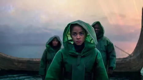 Apple TV+ convierte la obra de Isaac Asimov en una épica audiovisual de escala cinematográfica. Apple TV+ convierte la obra de Isaac Asimov en una épica audiovisual de escala cinematográfica.