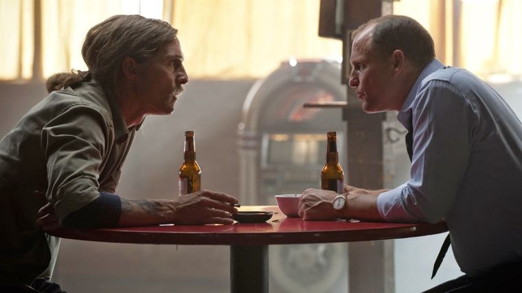 El problema de Woody Harrelson era que Matthew McConaughey es un gran referente del método Stanislavski, por lo que estuvo metido en el papel todo el tiempo que duro el rodaje, aún fuera del set. El problema de Woody Harrelson era que Matthew McConaughey es un gran referente del método Stanislavski, por lo que estuvo metido en el papel todo el tiempo que duro el rodaje, aún fuera del set.
