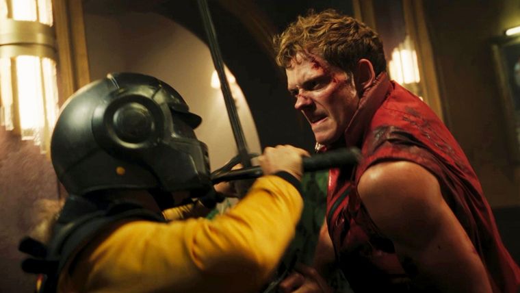 Bill Skarsgård se luce en este frenético thriller de acción