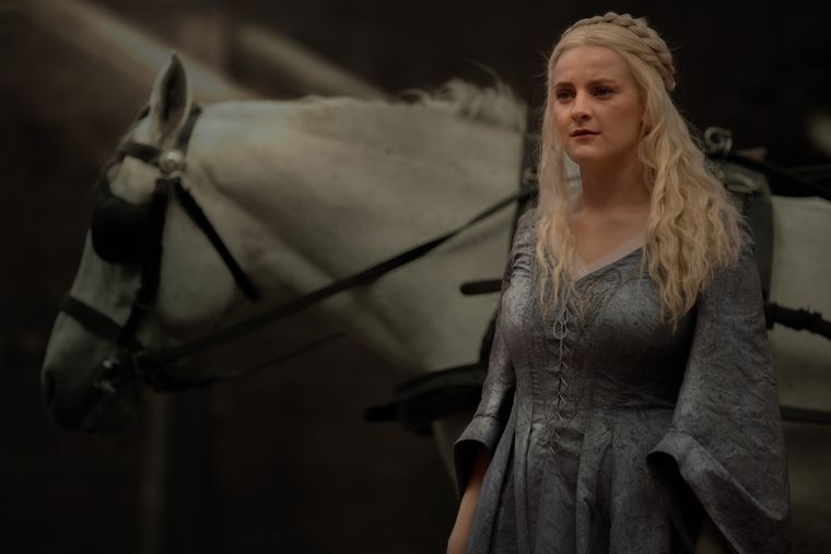 Phia Saban interpreta a Helaena Targaryen. Phia Saban interpreta a Helaena Targaryen.