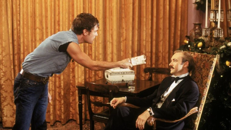 La película dura 155 minutos.