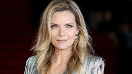 Michelle Pfeiffer adoptó a su hija en 1993