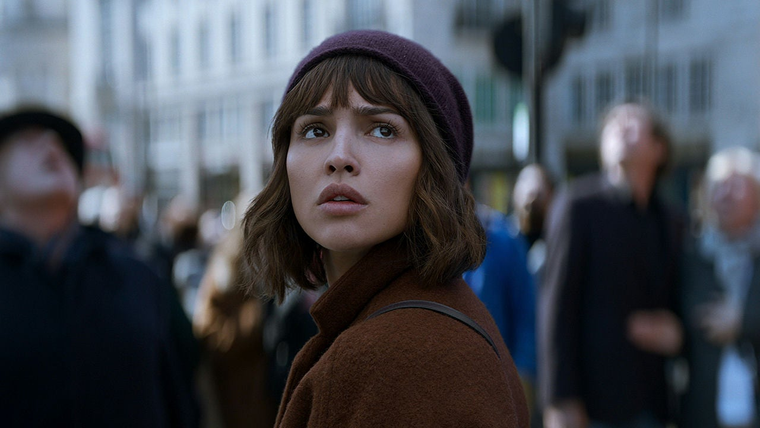 Eiza González protagoniza la primera entrega de la aclamada serie de ciencia ficción