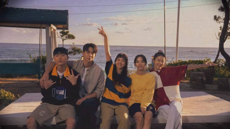 La serie tiene una temporada de 16 episodios. La serie tiene una temporada de 16 episodios.