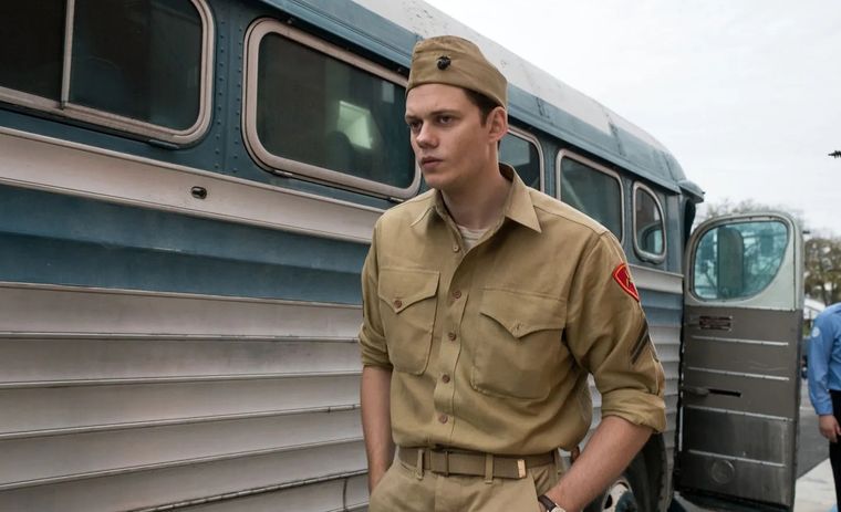 Stellan Skarsgård interpreta a Willard Russell. Stellan Skarsgård interpreta a Willard Russell.