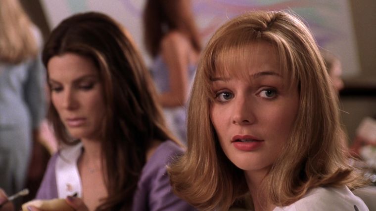 Heather Burns, Miss Rhode Island en Miss Simpatía y Miss Simpatía 2, reveló sus ganas de regresar al set y adelantó que si hubiese una nueva secuela de la comedia romántica volvería a ser parte. Heather Burns, Miss Rhode Island en Miss Simpatía y Miss Simpatía 2, reveló sus ganas de regresar al set y adelantó que si hubiese una nueva secuela de la comedia romántica volvería a ser parte.