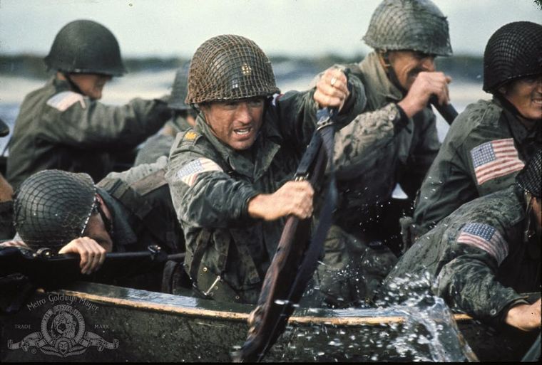 Robert Redford como el Mayor Julian Cook, del Ejército de Estados Unidos Robert Redford como el Mayor Julian Cook, del Ejército de Estados Unidos 