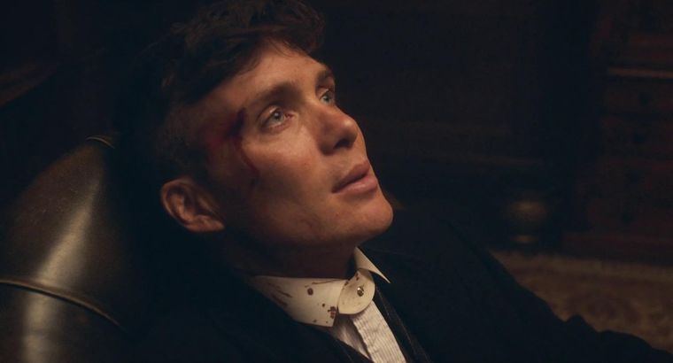 Cillian Murphy como el icónico Tommy Shelby en la sexta temporada de Peaky Blinders.