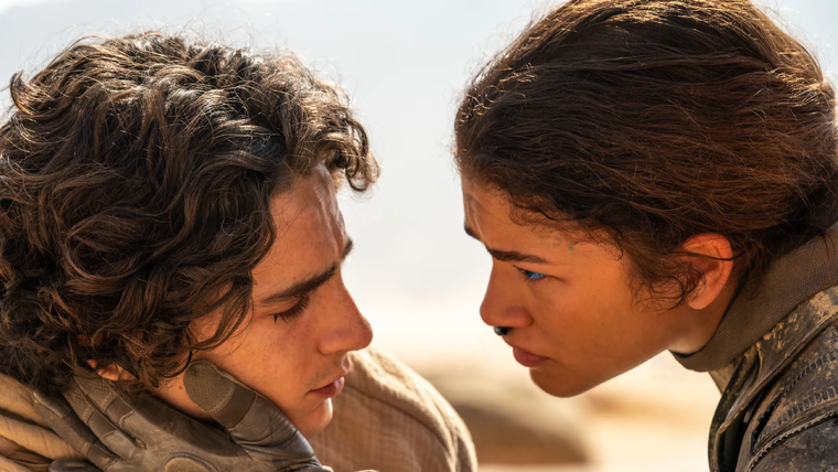 Timothée Chalamet y Zendaya como Paul Atreides y Chani