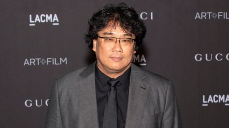 La relación entre el oscarizado director coreano y el estudio no estaría pasando por el mejor, luego de que se confirmara que Mickey 17 se estrenaría a fines de enero de 2025