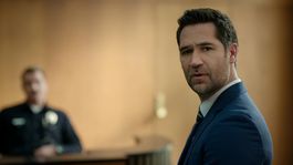 netflix tiene buenas noticias para los fans de el abogado del linlcon netflix tiene buenas noticias para los fans de el abogado del linlcon