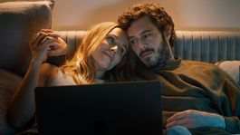 Que Ver | Nadie quiere esto se mantiene como la serie más vista de Netflix