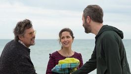 La pelicula está protagonizada por Rose Byrne, Ethan Hawkey Chris ODowd