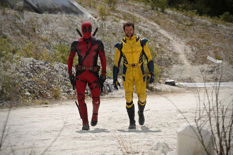 Deadpool y Wolverine pasean antes de luchar