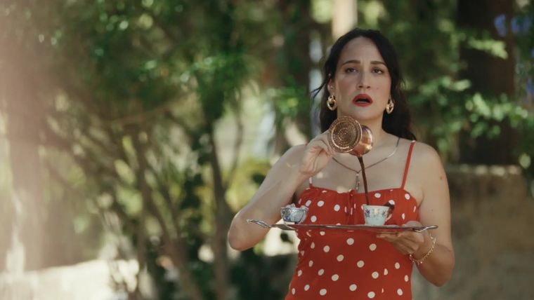 La serie mezcla sátira con escenas muy divertidas La serie mezcla sátira con escenas muy divertidas