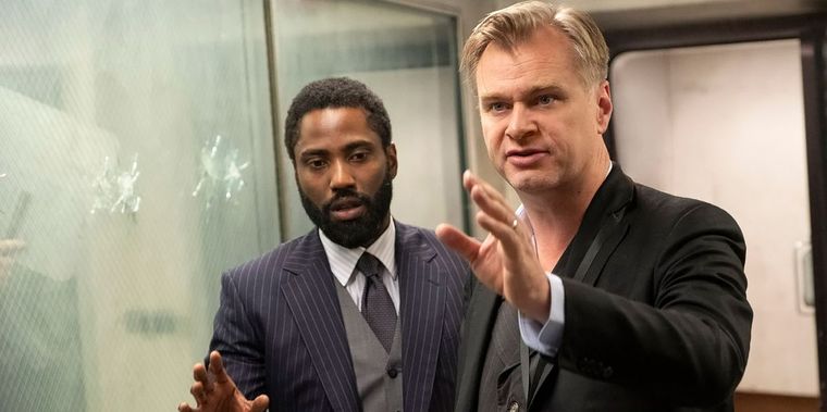 Christopher Nolan dirige a John David Washington en Tenet, que vuelve a los cines