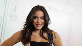 la foto en la que anitta se baja la blusa que volvio loco a sebastian yatra la foto en la que anitta se baja la blusa que volvio loco a sebastian yatra
