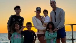 Cristiano Ronaldo junto a Georgina Rodríguez y sus cinco hijos