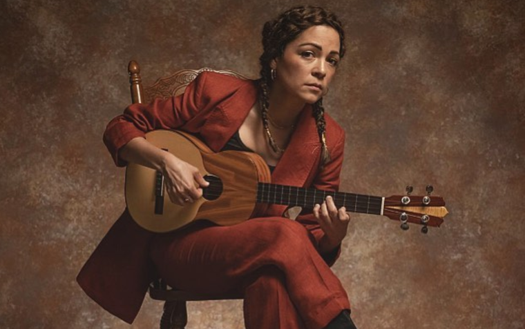 Natalia Lafourcade es conocida por hacerle tributo a sus raíces en cada uno de sus temas.