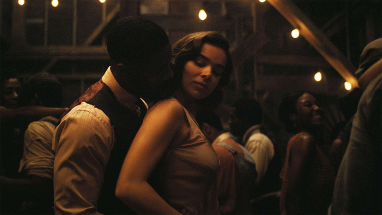 Michael B. Jordan, Hailee Steinfeld y mucha lujuria. Michael B. Jordan, Hailee Steinfeld y mucha lujuria.