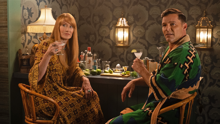 Laura Dern y Ricky Martin en Palm Royale, la serie de Apple TV+