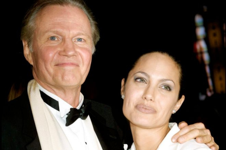 Angelina Jolie la pasó muy mal durante su infancia por culpa de su padre.