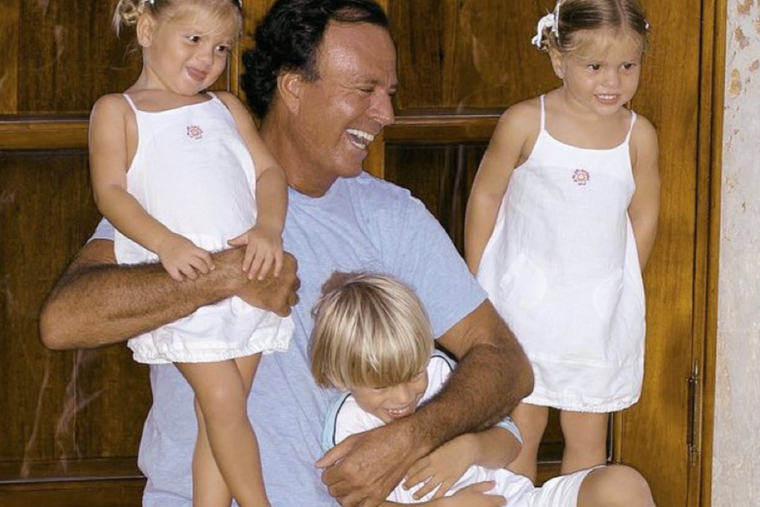Julio Iglesias es dueño de una numerosa familia.