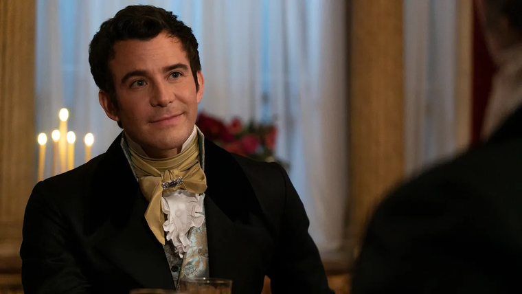 Luke Thompson interpreta a Benedict Bridgerton en la serie