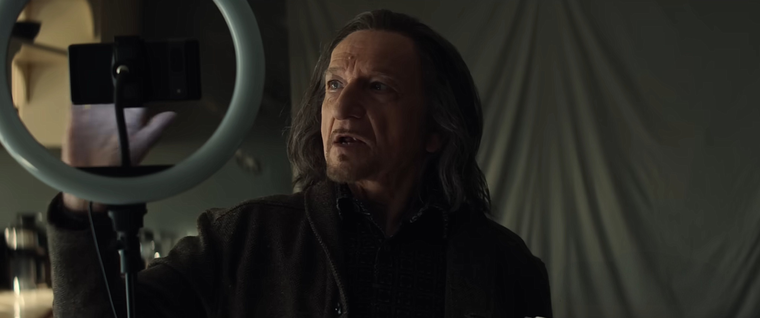Ben Kingsley debutó en el MCU en Iron Man 3 como Trevor Slattery, quien se hizo pasar por el villano El Mandarín. Ben Kingsley debutó en el MCU en Iron Man 3 como Trevor Slattery, quien se hizo pasar por el villano El Mandarín. 