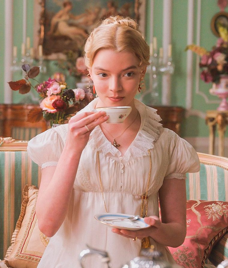 Anya Taylor-Joy se luce en esta adaptación de Emma que rescata uno de los condimentos claves de la obra de Jane Austen: la ironía. Anya Taylor-Joy se luce en esta adaptación de Emma que rescata uno de los condimentos claves de la obra de Jane Austen: la ironía.