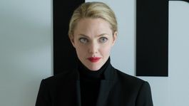 amanda seyfried protagoniza el primer trailer de the dropout