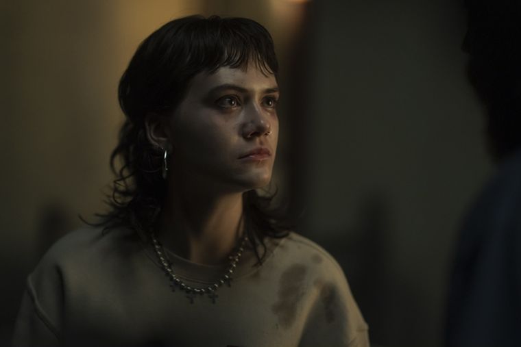 Maeve se queda con el dinero de Robbie Maeve se queda con el dinero de Robbie