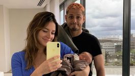 demandaron a chicharito hernandez por mal padre