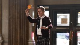 Que Ver | the-naked-gunn-2025-liam-neeson-popsicle