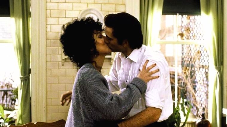 Nicolas Cage y Cher protagoniza Hechizo de luna (1987).